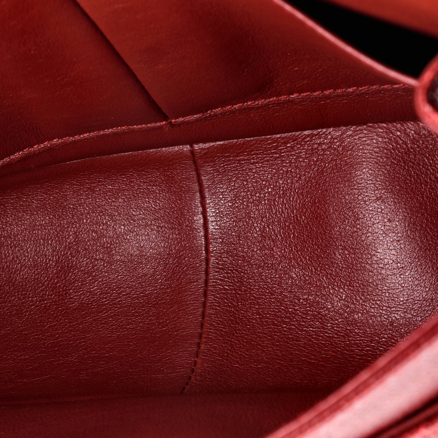 シャネル リイシュー 2.55 フラップバッグ キルティング キャビア 226