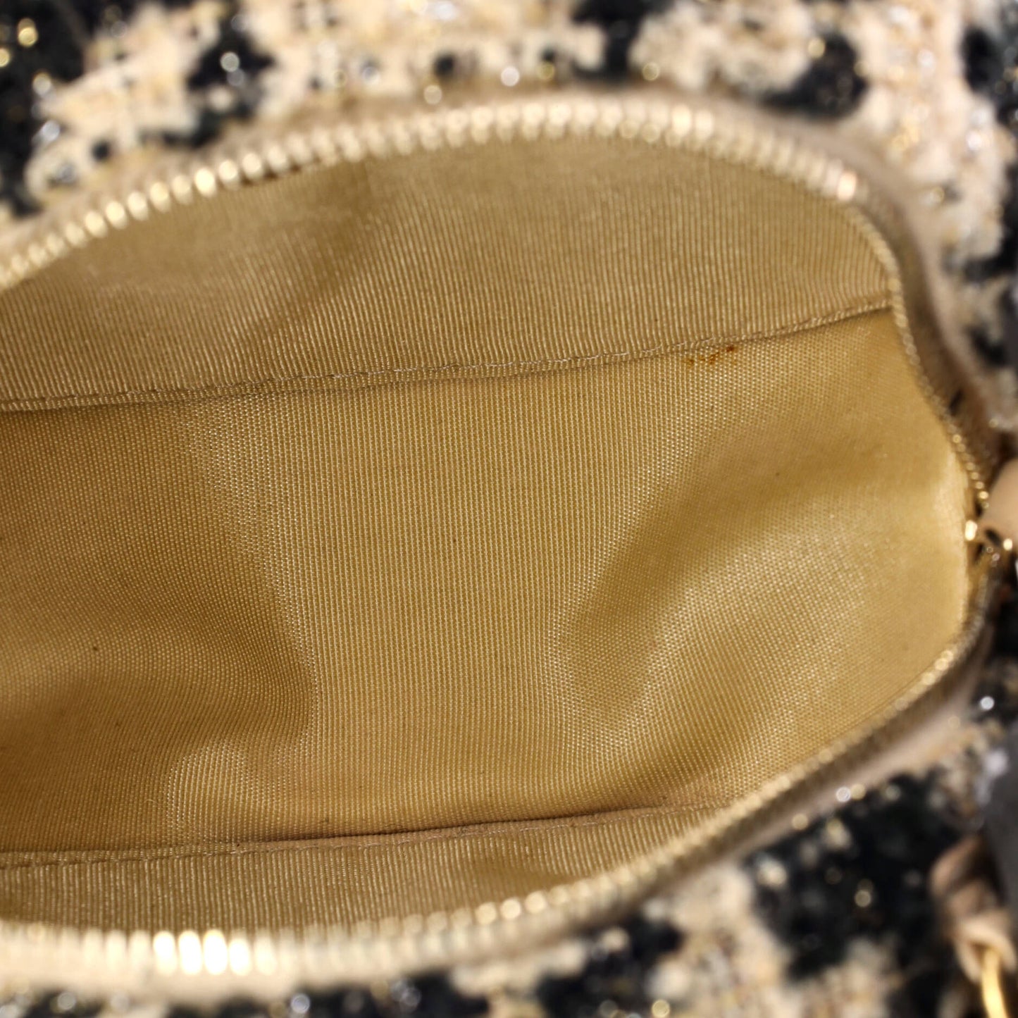 シャネル 19 ラウンドクラッチ(チェーン付き)キルティングツイード