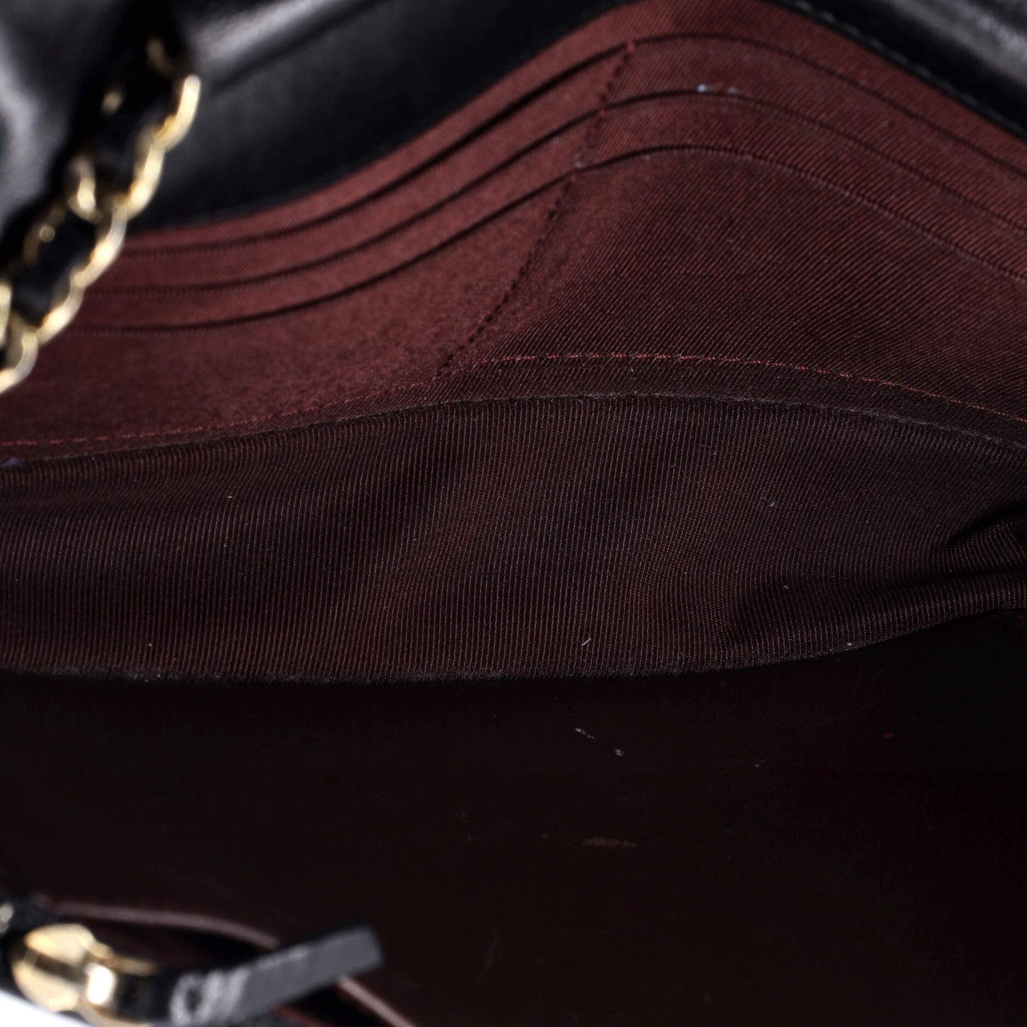 シャネル チェーンウォレット シェブロン ラムスキン