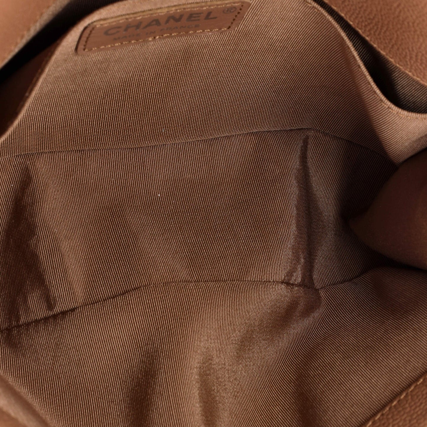 CHANELボーイ キャビアスキン OM