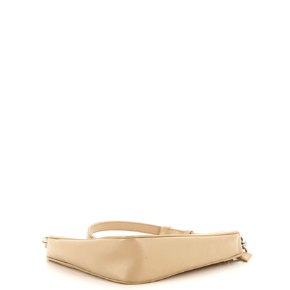 プラダ トライアングルロゴ ジップチェーン クロスボディバッグ エンボスレザー スモール