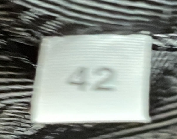 プラダ トライアングルロゴ ジップチェーン クロスボディバッグ エンボスレザー スモール