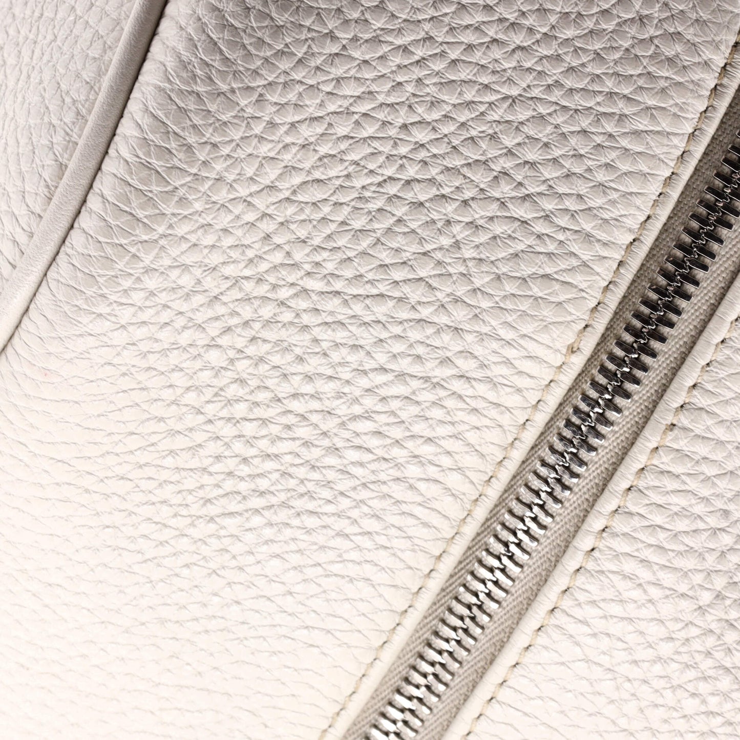 プラダ トライアングル ジップ バックパック レザー