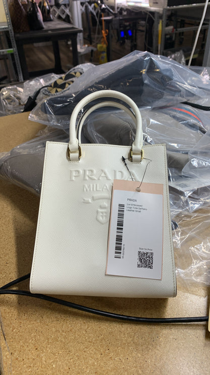プラダ ラックス エンボスロゴ トートバッグ サフィアーノレザー スモール