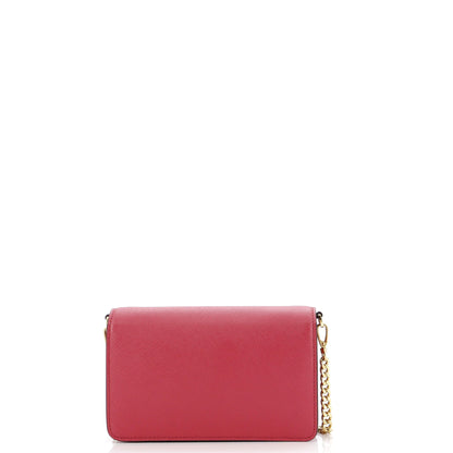 プラダ フリップロックウォレット チェーンクラッチ サフィアーノレザー スモール