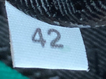 プラダ トライアングルロゴ ジップ クロスボディバッグ エンボス加工 グレース リュクス スモール