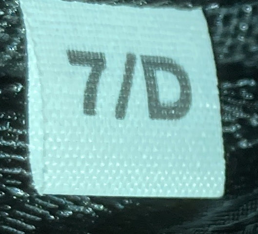 プラダ トライアングルロゴ ジップチェーン クロスボディバッグ エンボスレザー スモール