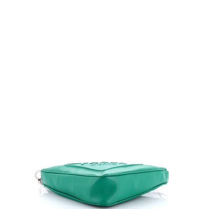 プラダ トライアングルロゴ ジップチェーン クロスボディバッグ エンボスレザー スモール