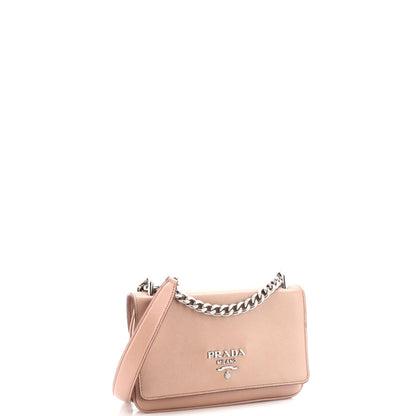 プラダ チェーンフラップ クロスボディバッグ サフィアーノ＆ソフトカーフ スモール