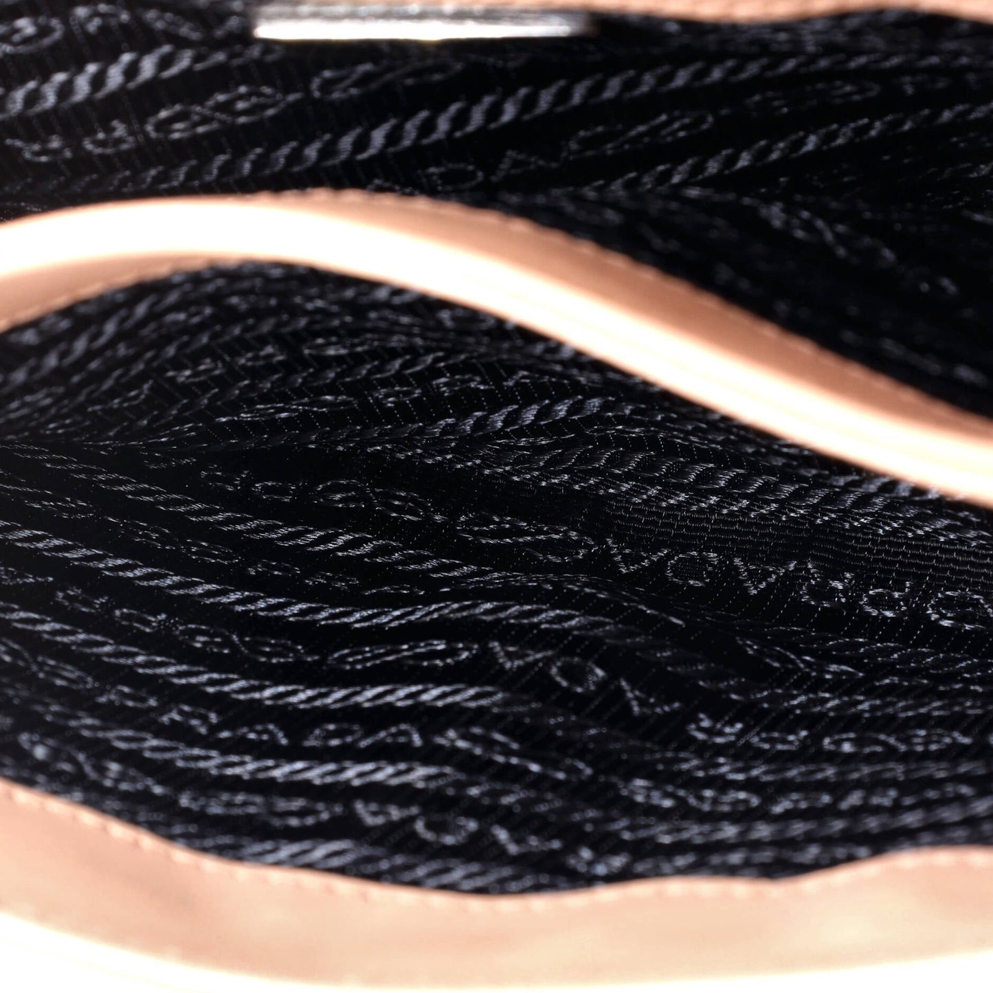 プラダ チェーンフラップ クロスボディバッグ サフィアーノ＆ソフトカーフ スモール