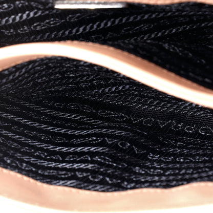 プラダ チェーンフラップ クロスボディバッグ サフィアーノ＆ソフトカーフ スモール