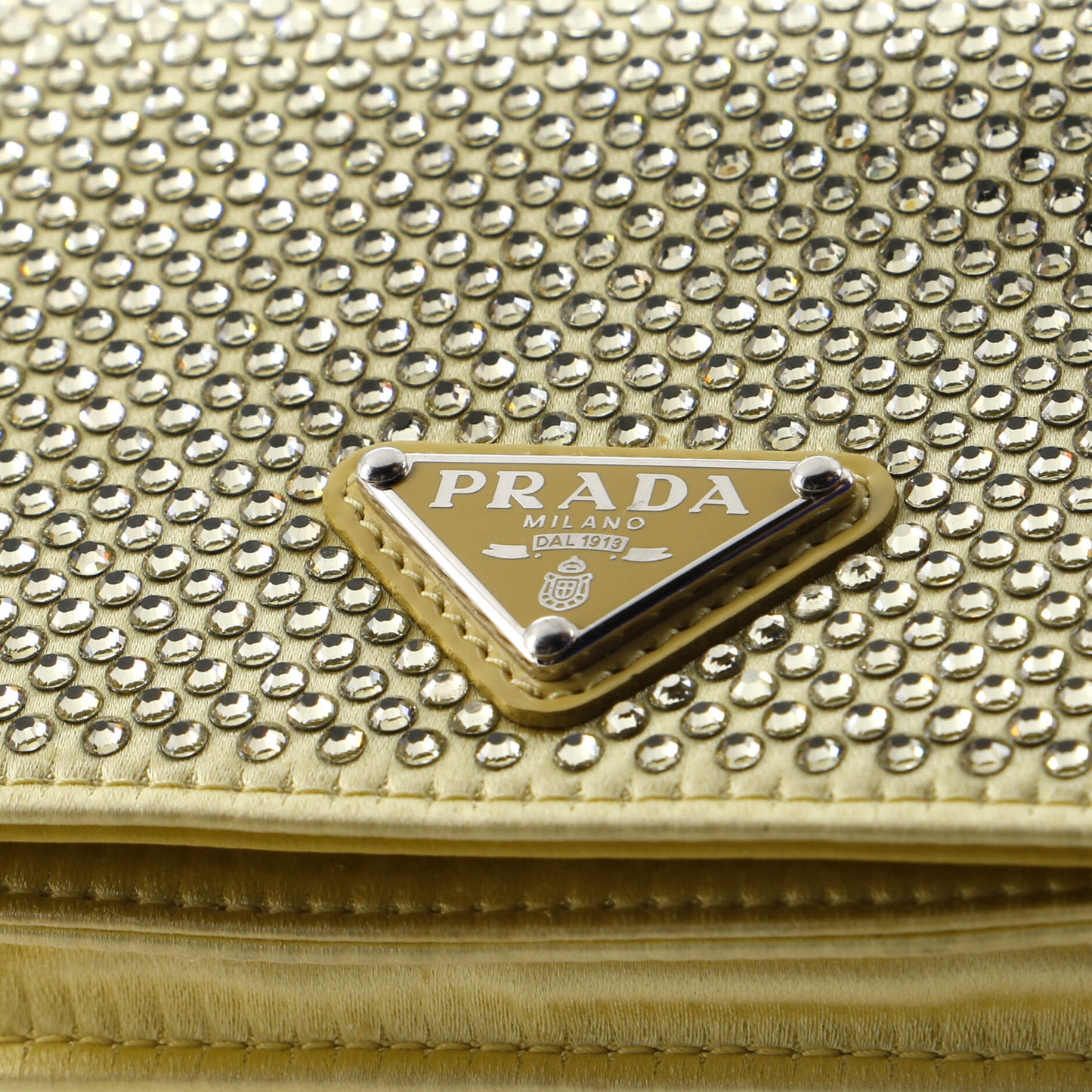 プラダ フラップ カードホルダー（チェーン付き、サテン、クリスタル付き）