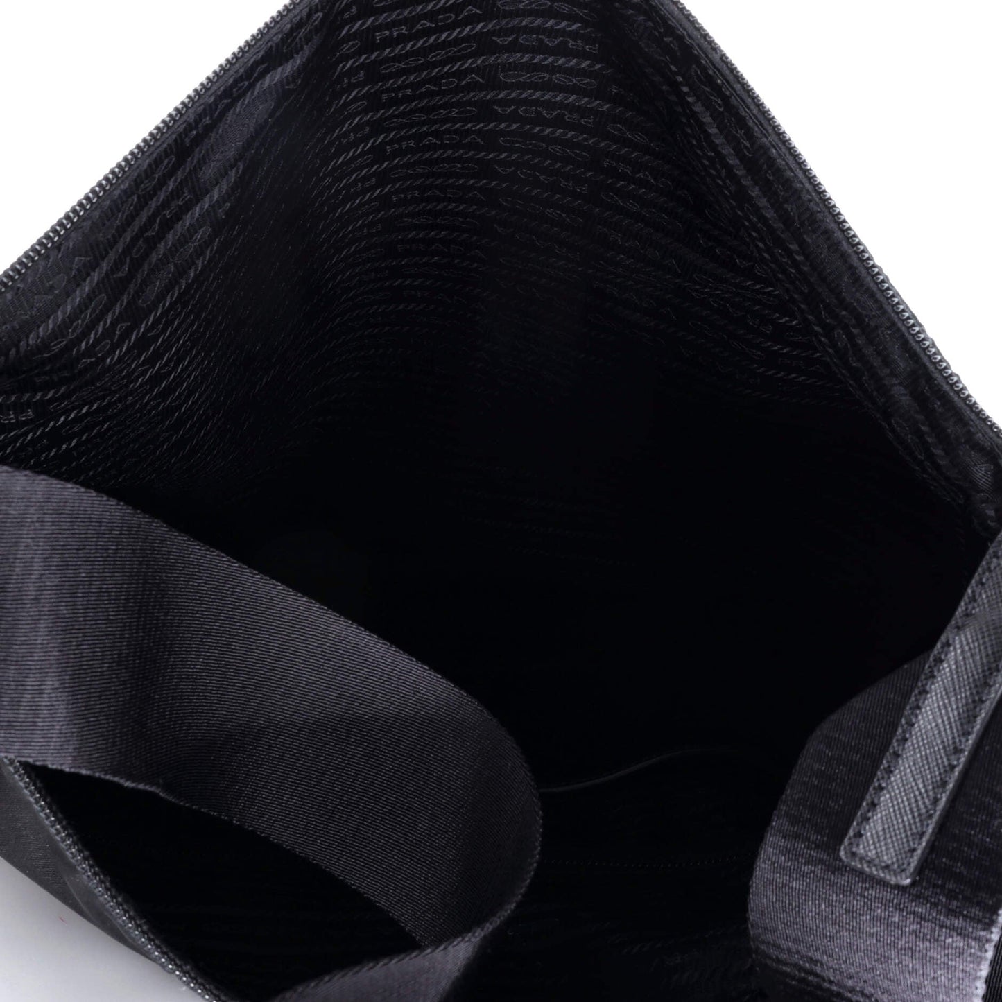 プラダ トライアングルロゴプレート フラットメッセンジャー テスート ミディアム