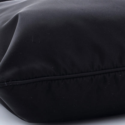 プラダ トライアングルロゴプレート フラットメッセンジャー テスート ミディアム