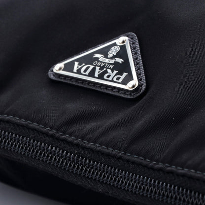 プラダ トライアングルロゴプレート フラットメッセンジャー テスート ミディアム