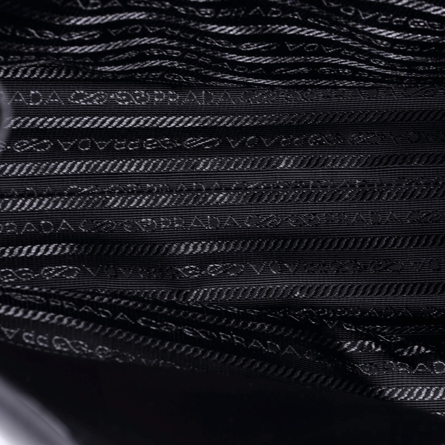 プラダ パッド入りオープンショッパートート テッスート＆レザー ミディアム