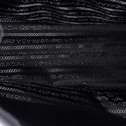 プラダ パッド入りオープンショッパートート テッスート＆レザー ミディアム