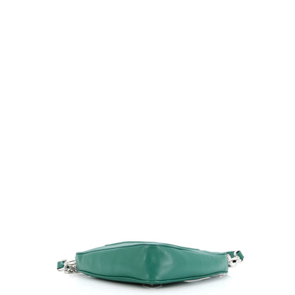 プラダ トライアングルロゴ ジップチェーン クロスボディバッグ エンボスレザー スモール