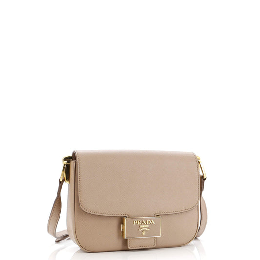 プラダ エンブレム フラップバッグ サフィアーノレザー スモール