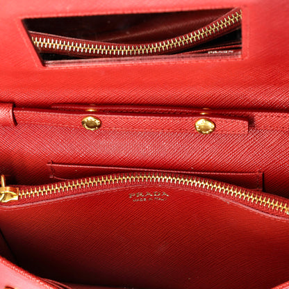 プラダ チェーンウォレット クロスボディ サフィアーノレザー