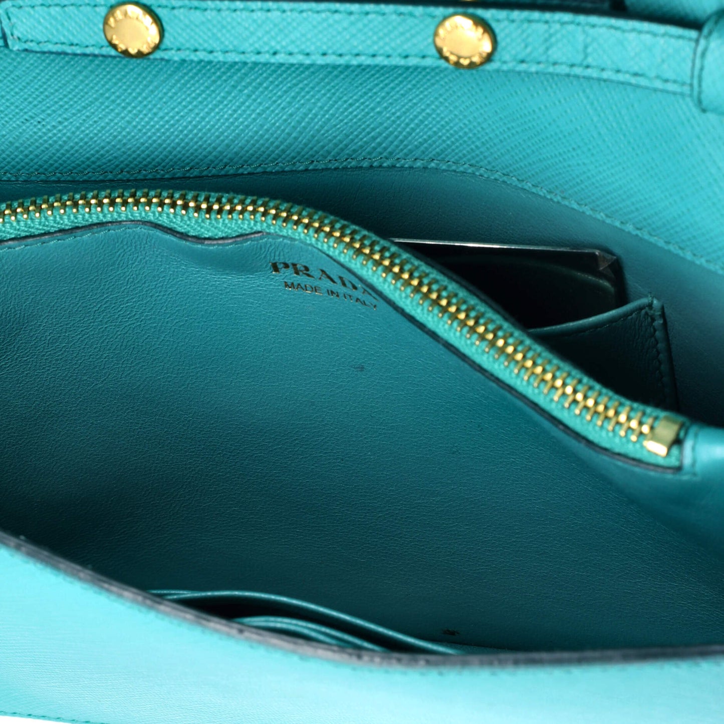 プラダ チェーンウォレット クロスボディ サフィアーノレザー