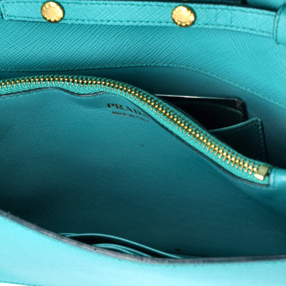 プラダ チェーンウォレット クロスボディ サフィアーノレザー