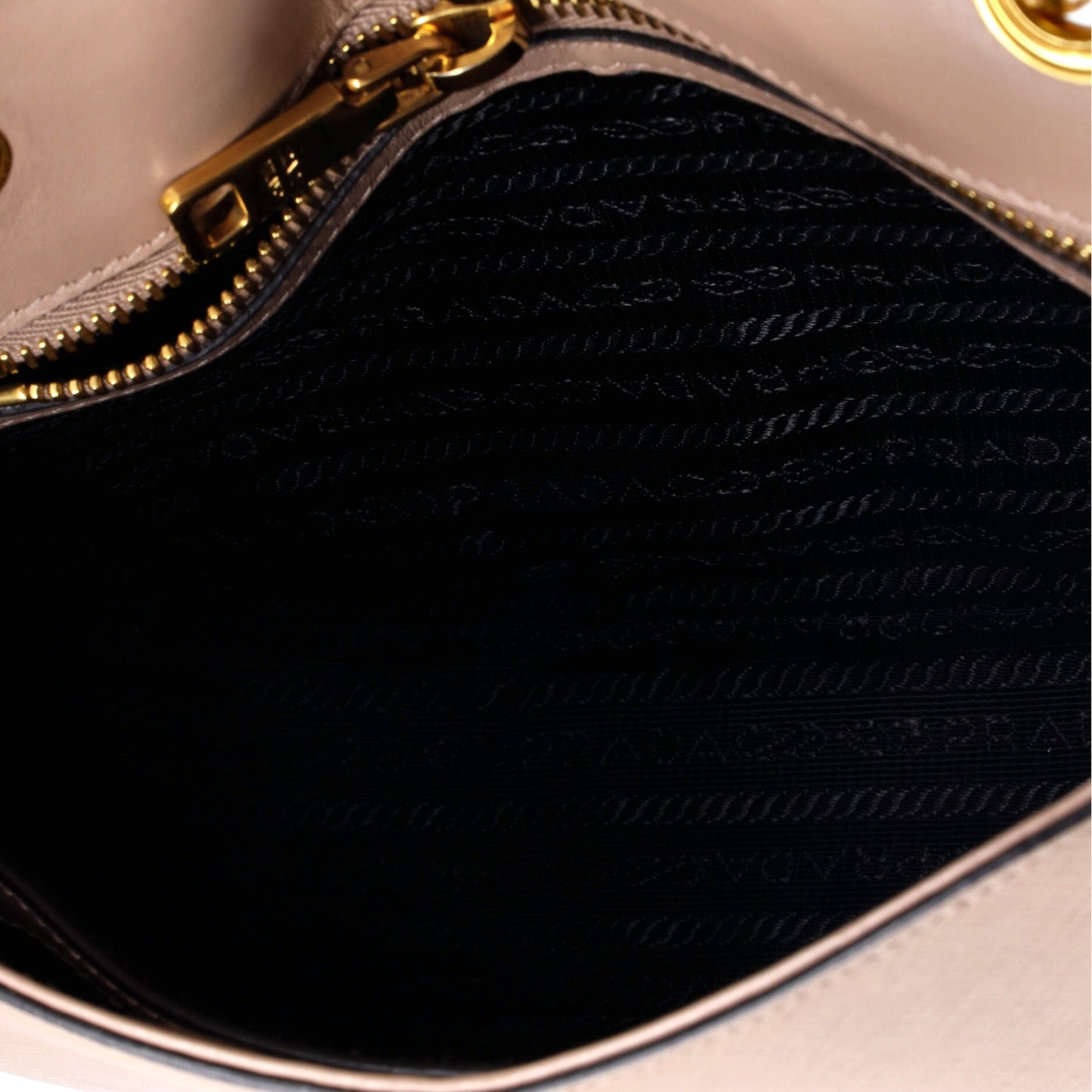 プラダ パティーナ フラップ ショルダーバッグ サフィアーノレザー スモール