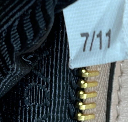 プラダ パティーナ フラップ ショルダーバッグ サフィアーノレザー スモール