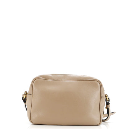 プラダ ロゴ カメラバッグ エンボスレザー スモール