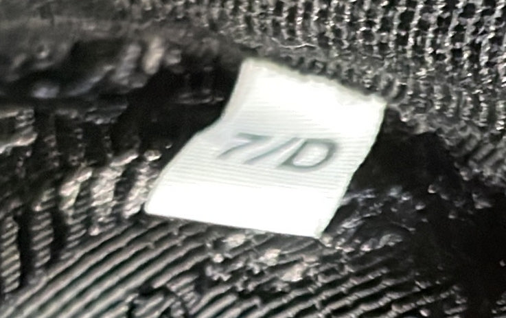 プラダ トライアングルロゴ ジップ クロスボディバッグ レザー スモール