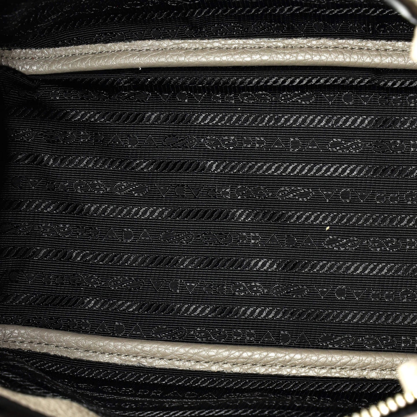 プラダ フルジップトップハンドルバッグ ヴィッテロダイノ スモール