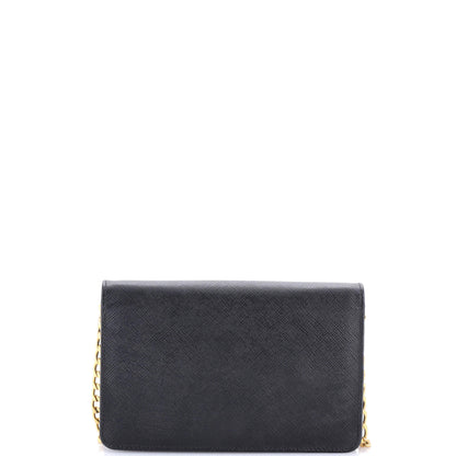 プラダ チェーンウォレット クロスボディ サフィアーノレザー