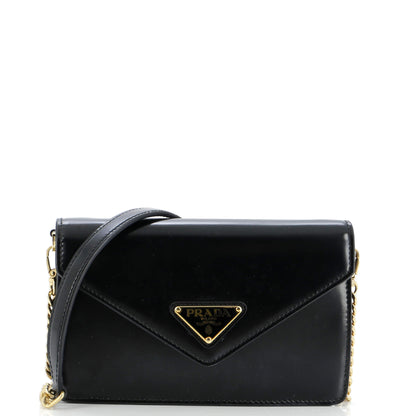 プラダ トライアングルロゴプレート エンベロープチェーンショルダーバッグ サフィアーノレザー