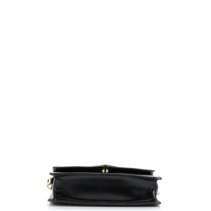 プラダ トライアングルロゴプレート エンベロープチェーンショルダーバッグ サフィアーノレザー