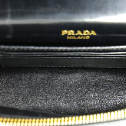 プラダ トライアングルロゴプレート エンベロープチェーンショルダーバッグ サフィアーノレザー