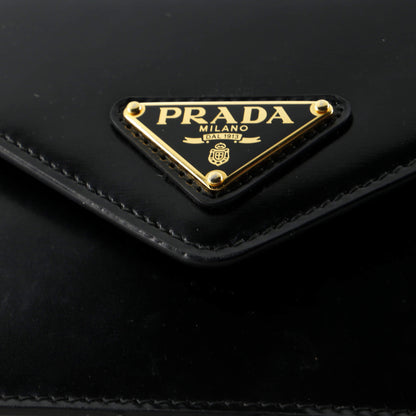 プラダ トライアングルロゴプレート エンベロープチェーンショルダーバッグ サフィアーノレザー