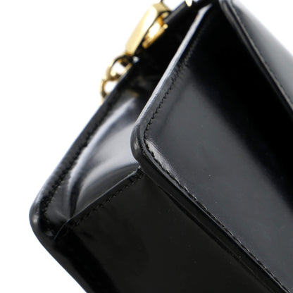 プラダ トライアングルロゴプレート エンベロープチェーンショルダーバッグ サフィアーノレザー