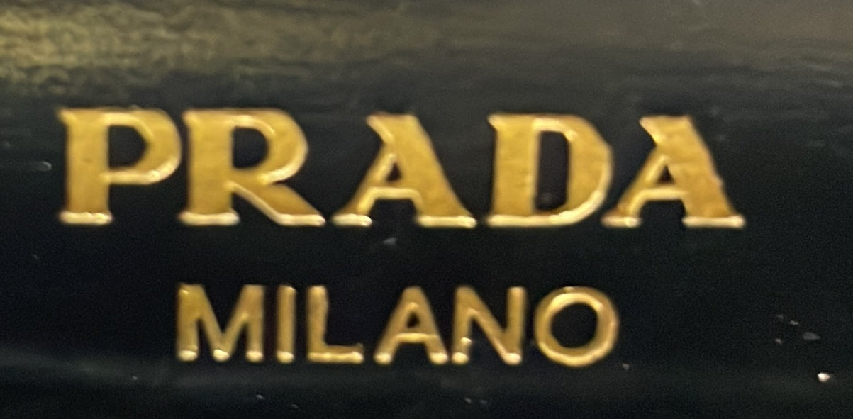 プラダ トライアングルロゴプレート エンベロープチェーンショルダーバッグ サフィアーノレザー