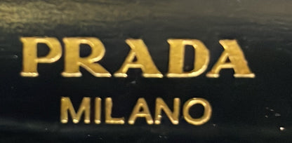 プラダ トライアングルロゴプレート エンベロープチェーンショルダーバッグ サフィアーノレザー