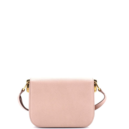 プラダ エンブレム フラップバッグ サフィアーノレザー スモール