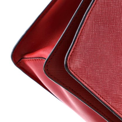 プラダ チェーンフラップ クロスボディバッグ サフィアーノレザー ミニ