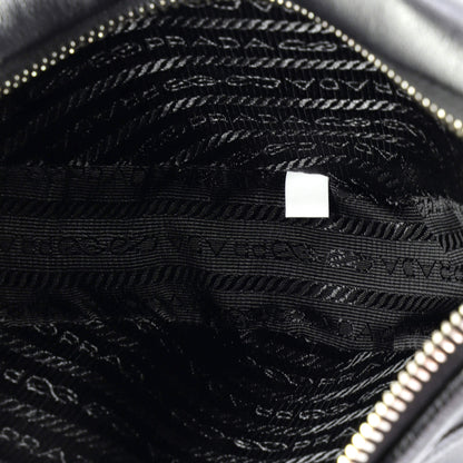 プラダ トライアングル ロゴ リストレット ポーチ エンボス レザー