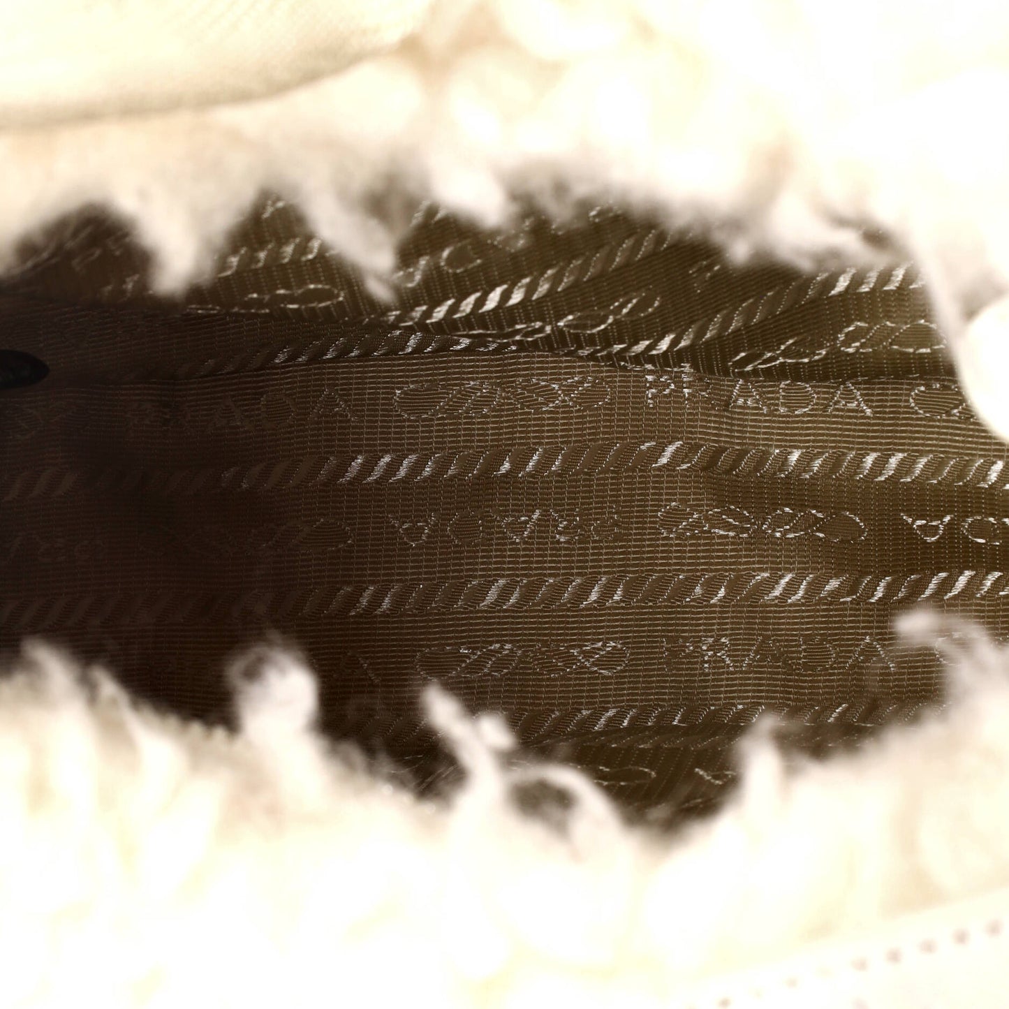 プラダ リ・エディション 2000 ホーボー シアリング ミニ