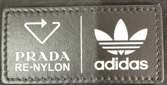 プラダ x アディダス フード付きバックパック Re-Nylon