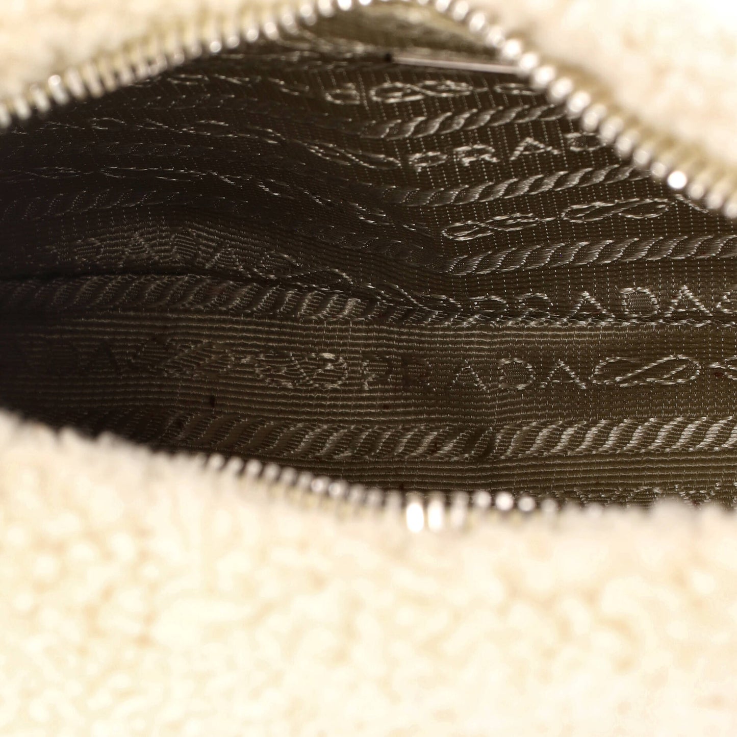 プラダ リ・エディション 2000 ホーボー シアリング ミニ