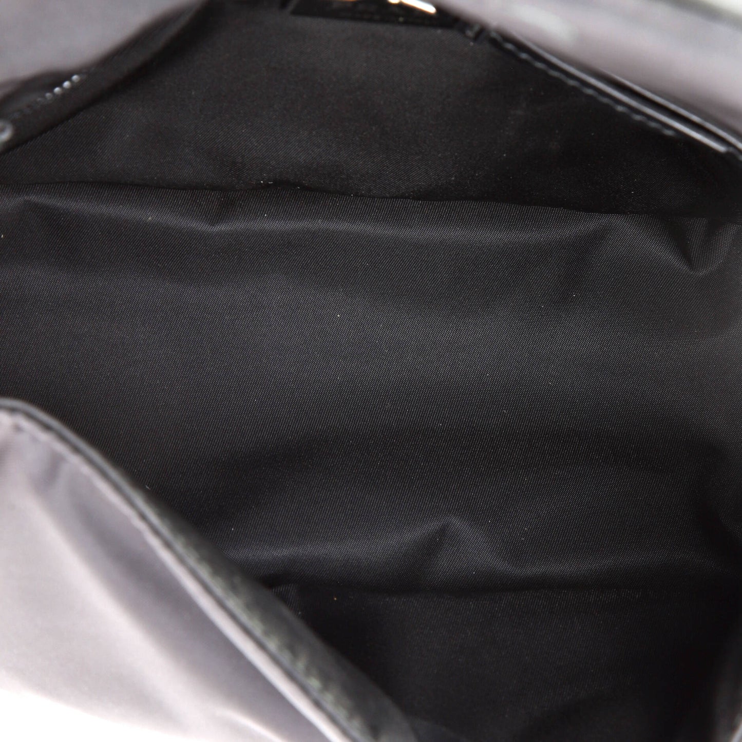 プラダ パッド入りフラップショルダーバッグ リナイロン スモール