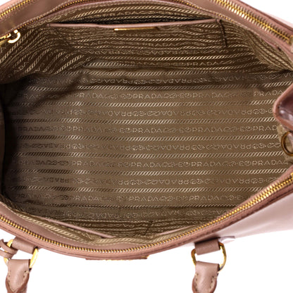 プラダ ダブルジップ リュクス トートバッグ サフィアーノレザー ミディアム