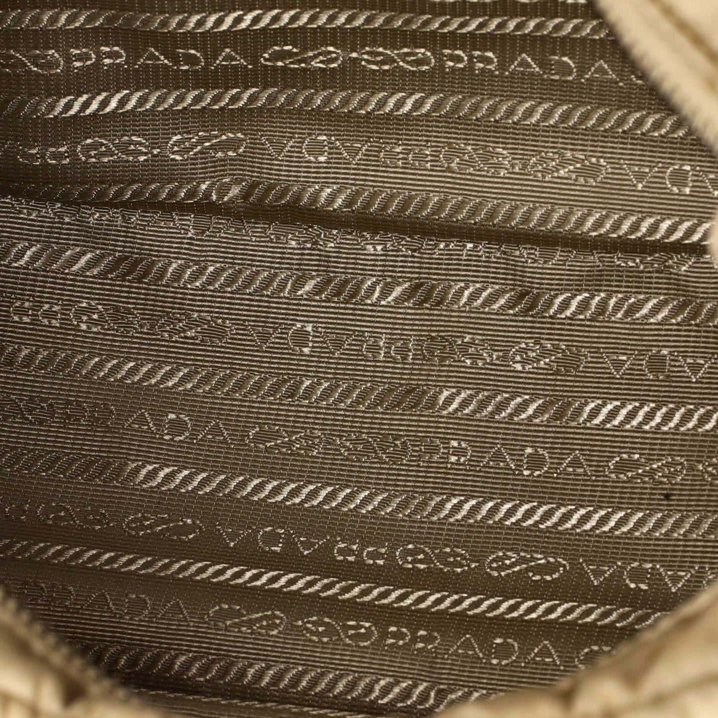 プラダ パッド入りフラップショルダーバッグ キルティング テッスート