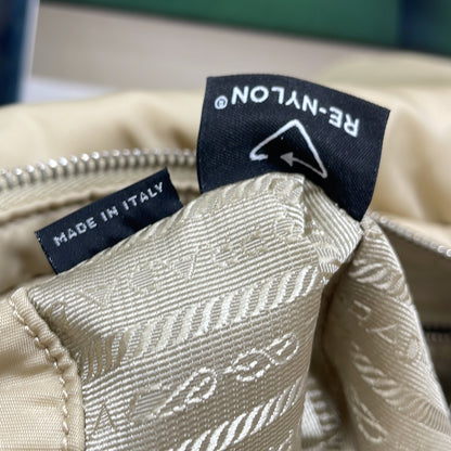 プラダ パッド入りフラップショルダーバッグ キルティング テッスート