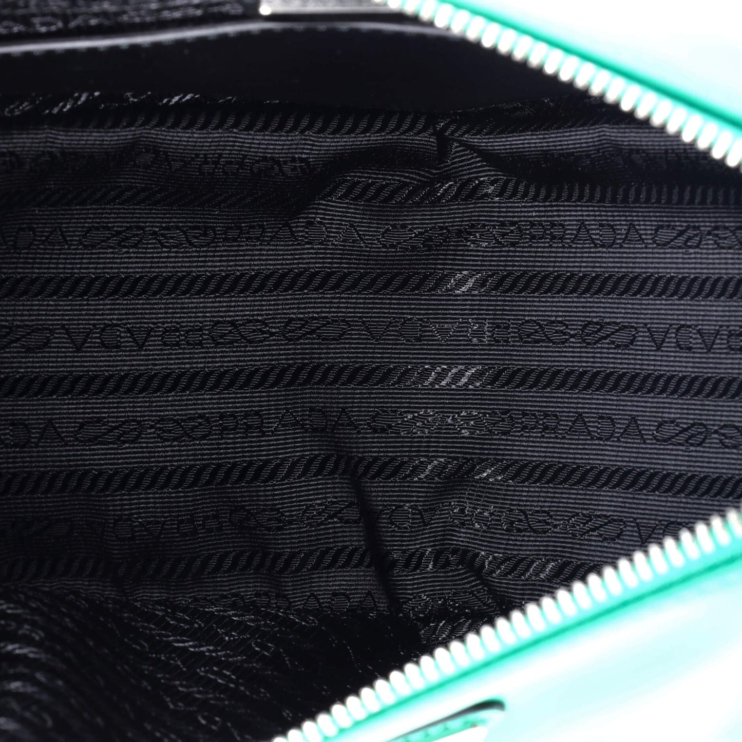 プラダ トライアングルロゴ ジップ クロスボディバッグ ソフトレザー スモール